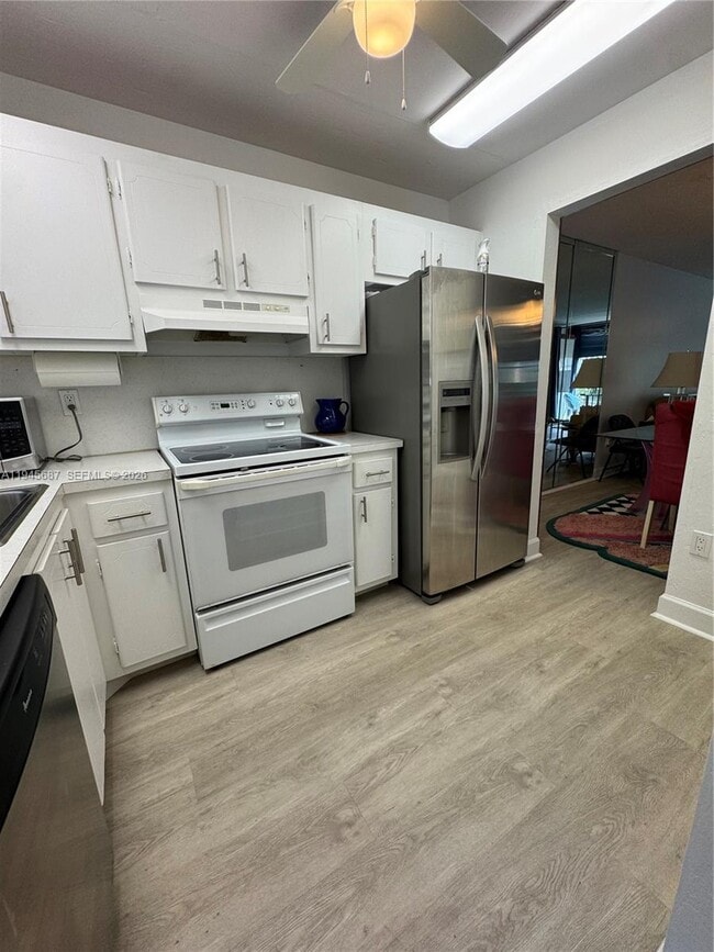 Building Photo - 8280 Sunrise Lakes Blvd