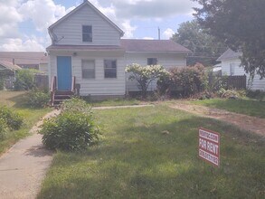 Building Photo - Great house with a big yard