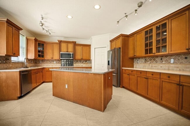 Building Photo - 9058 Alexandra Cir