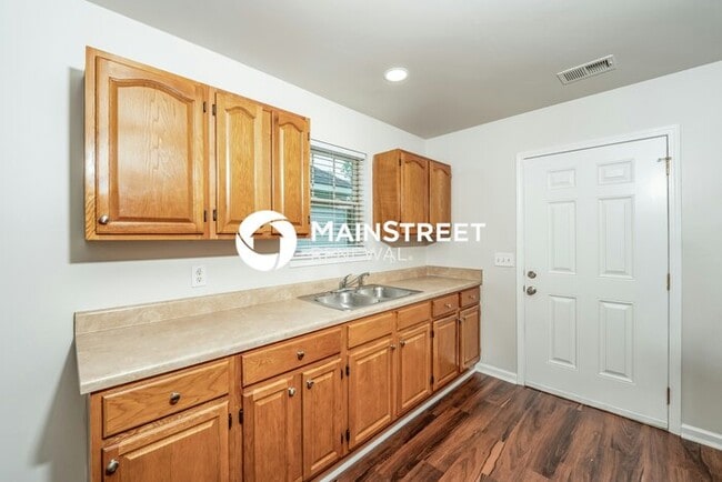 Building Photo - 3 Bedroom Pet-Friendly Home in CALERA, AL with Main Street Renewal