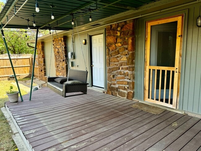 Building Photo - 601 Rosewood Ct
