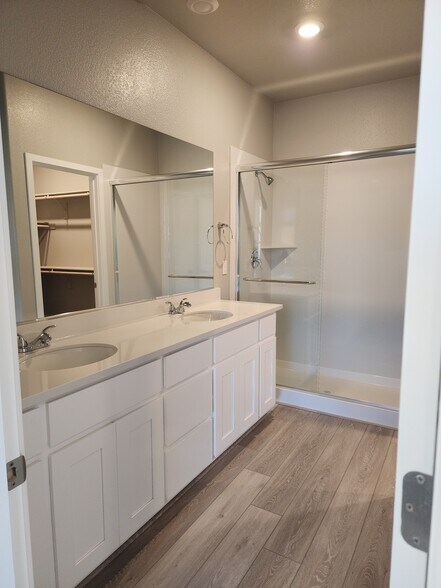 Building Photo - 2145 Longmire Loop