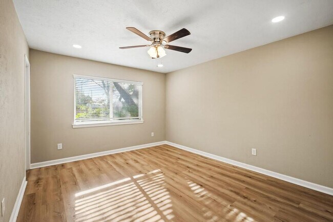 Building Photo - Spacious 3-Bedroom Home in The Colony – Available Now!