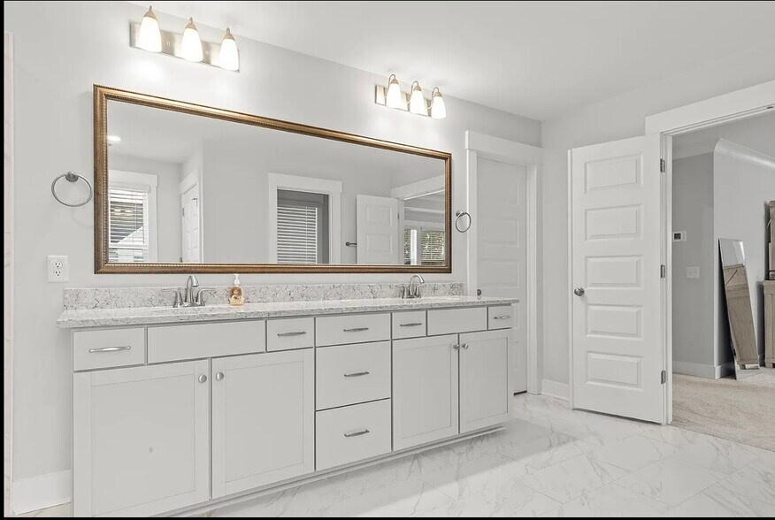 Building Photo - 256 Fiddleback Dr
