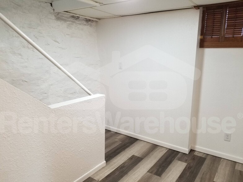 Building Photo - 616 2nd St NE