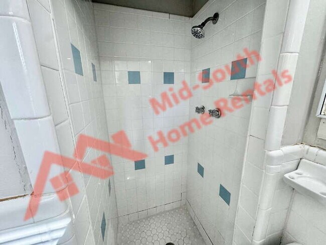 Building Photo - 1051 Mosby Rd