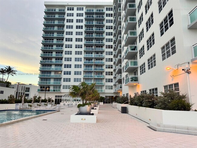 Building Photo - 6917 Collins Ave