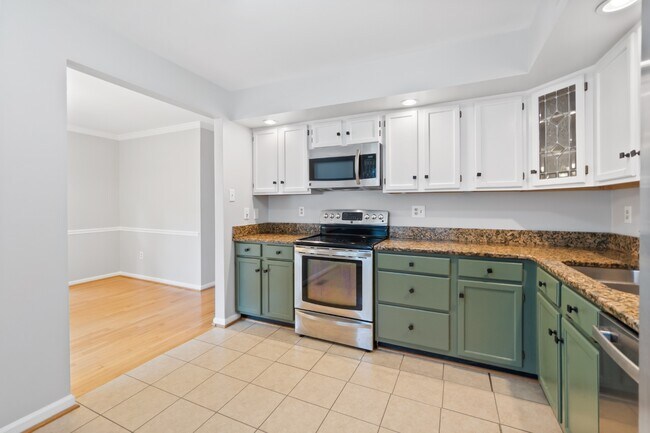 Building Photo - 9401 Rosmarin Way