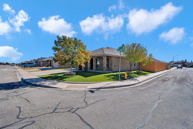 Building Photo - 410 E 97th St