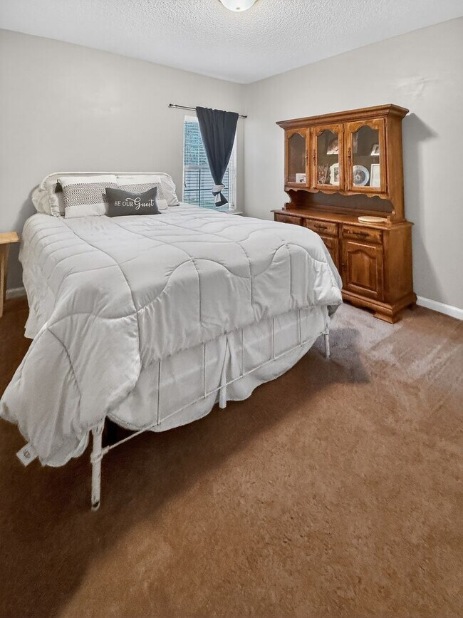 Building Photo - SPRING MOVE-IN SPECIAL: 50% OFF 1ST MONTH'S RENT!**