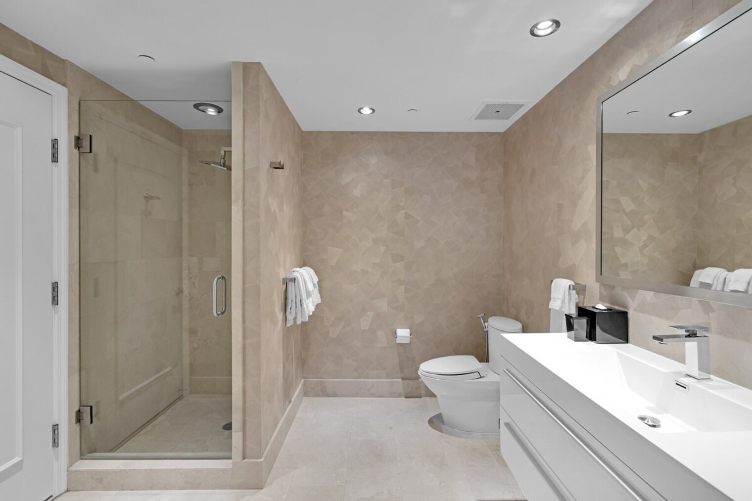 Building Photo - 4385 Collins Ave