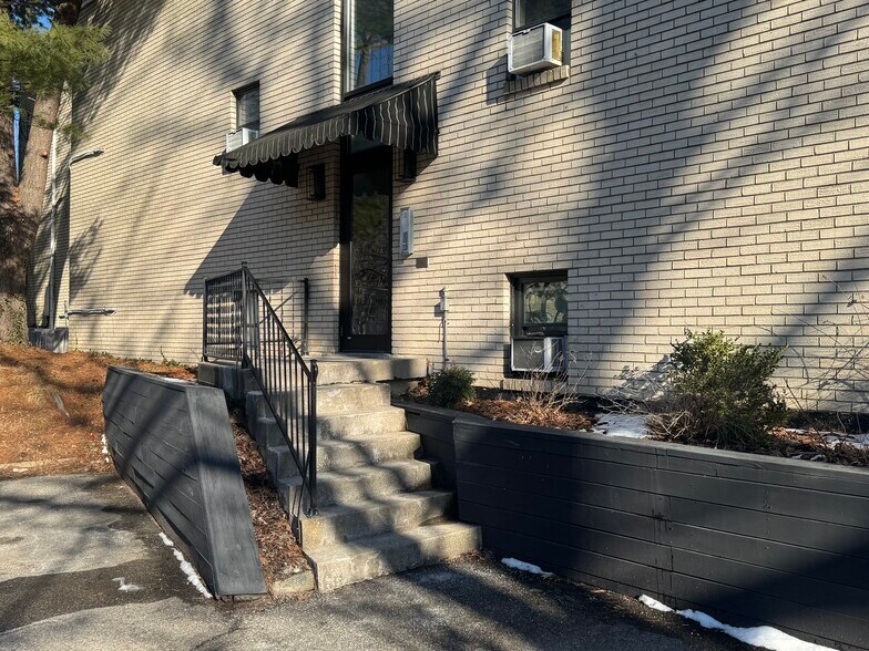 Building Photo - 1301 Cherokee Rd