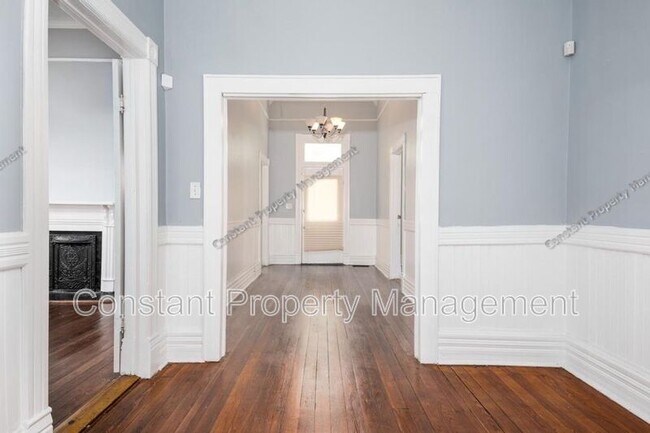 Building Photo - 979 Highland Terrace