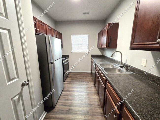 Building Photo - 2330 Hackamore Dr