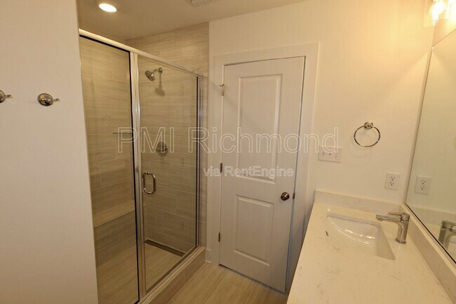 Building Photo - 15325 Sunray Wy