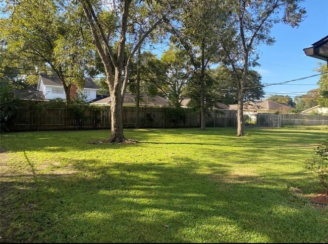 Building Photo - 1116 Frances Dr