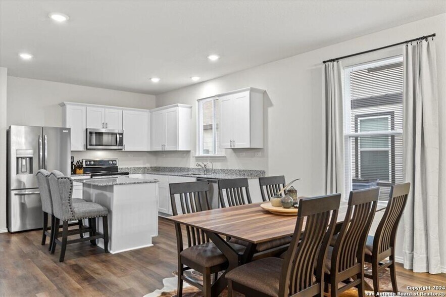 Building Photo - 808 Beacon Hts