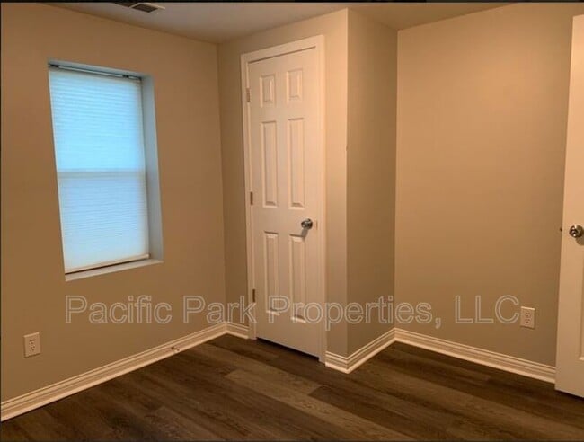 Building Photo - 3419 S Parker Ave