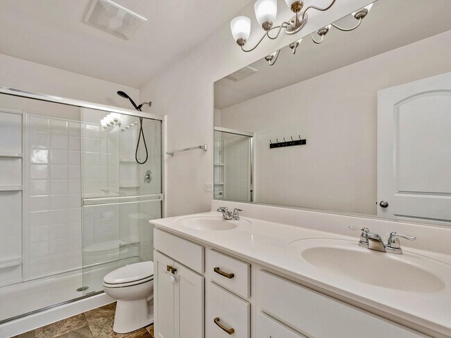 Building Photo - 1464 Lake Ridge Ct