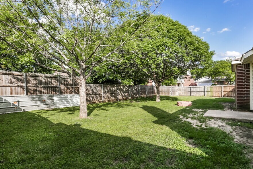 Building Photo - 100 Walnut Dr