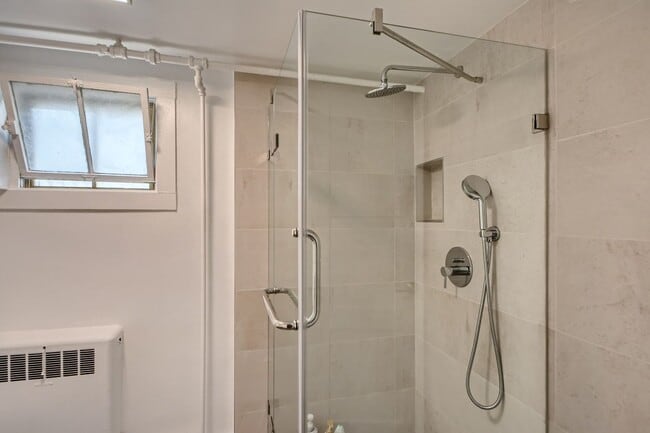 Building Photo - Evolve Real Estate: Meticulously Maintained 3 Bed RANCH Home with Deck and Large Backyard Availab...