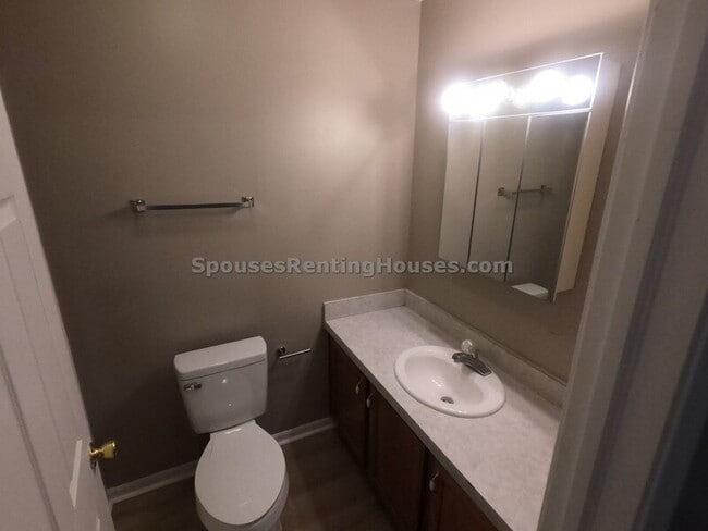 Building Photo - 1026 W 31st St