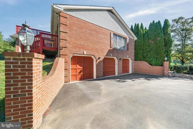 Building Photo - 253 Peoples Way