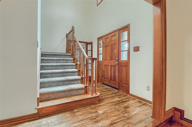 Building Photo - 213 Hurst Creek Rd
