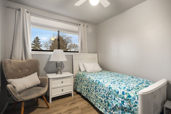 Building Photo - 420 N 6th Ave