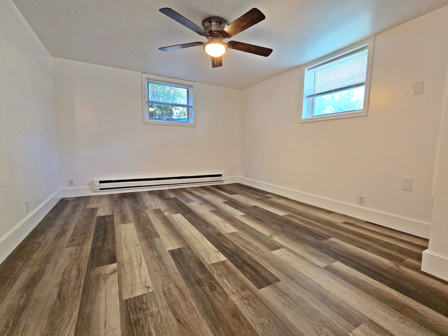 Building Photo - Newly Renovated, Clean & Bright 2 Bedroom, 1 Bathroom Apartment for Rent in Shelley - Washer/Drye...