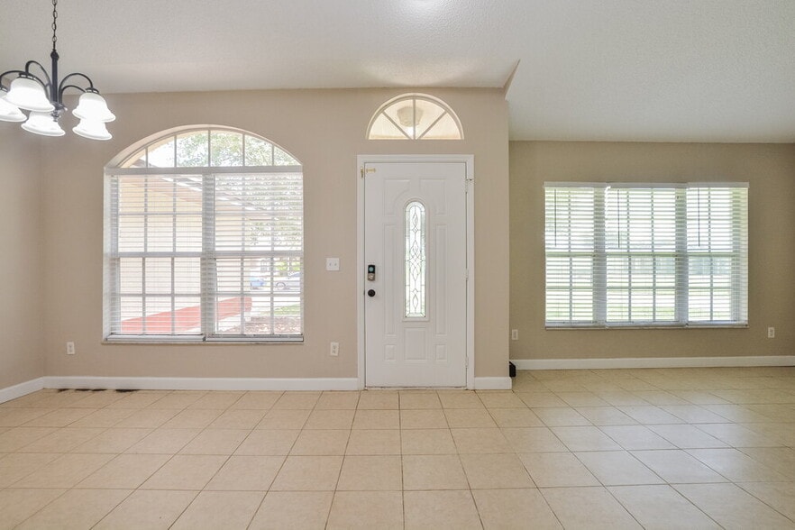 Building Photo - 1306 Silverthorn Dr