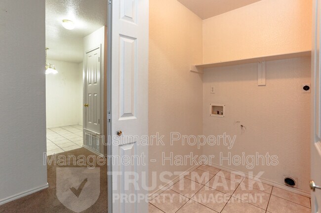 Building Photo - 4907 John David Dr