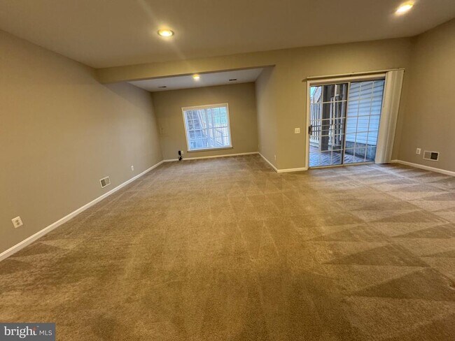 Building Photo - 45776 Mountain Pine Square