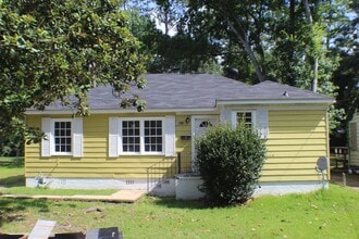 Building Photo - Your Cottage Awaits!