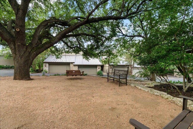 Building Photo - 1821 Westlake Dr