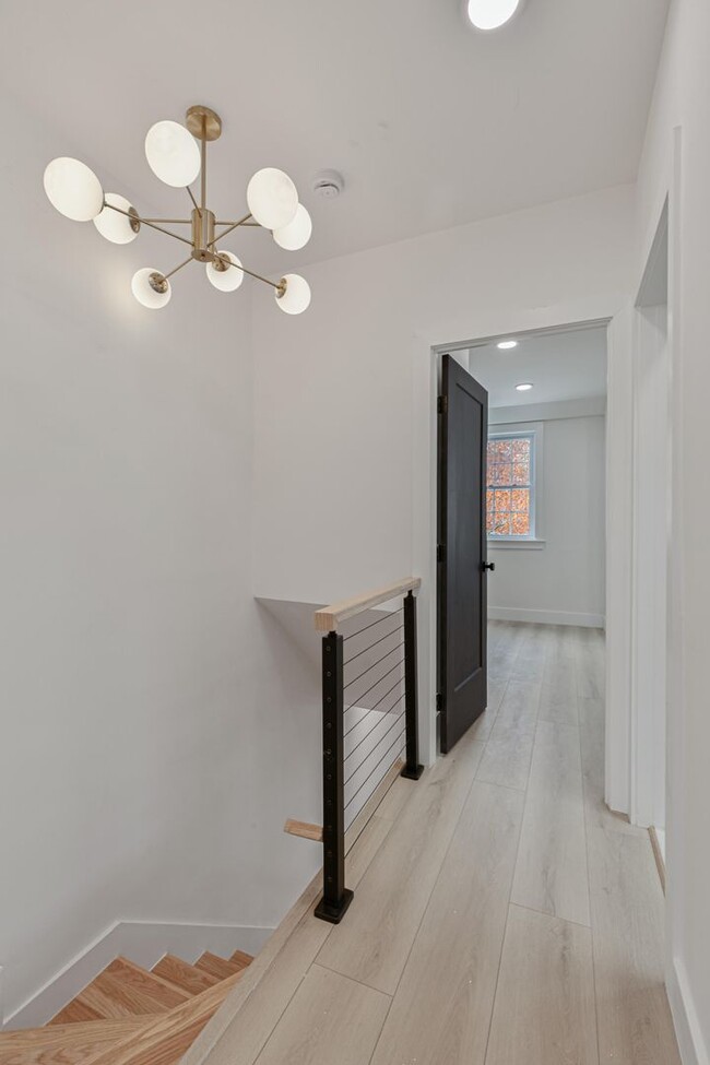 Building Photo - Spacious Fully Renovated Tudor Duplex w/ 3...