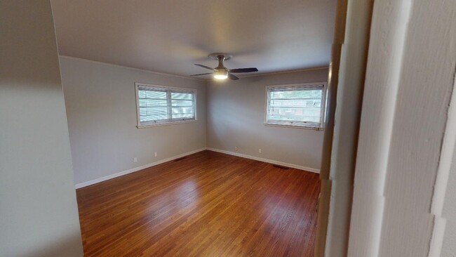 Building Photo - 5143 S Richmond Ave