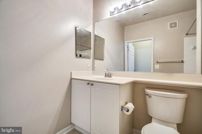 Building Photo - 2765 Centerboro Dr