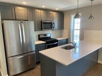 Building Photo - 489 Admiral St