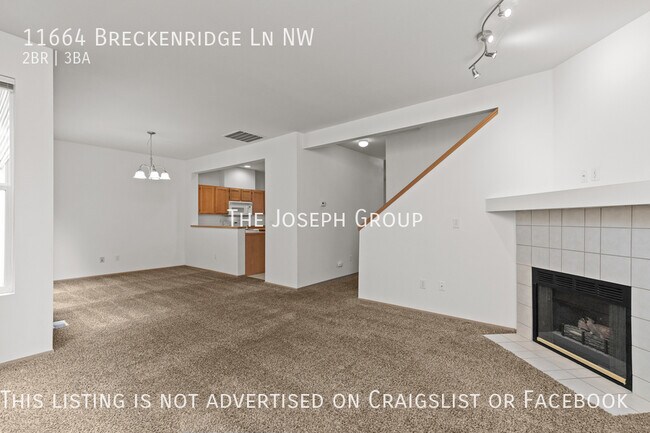 Building Photo - Centrally located 2 bed/2.5 bath in Silver...