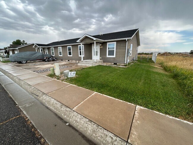 Building Photo - 220 Riverwood Dr