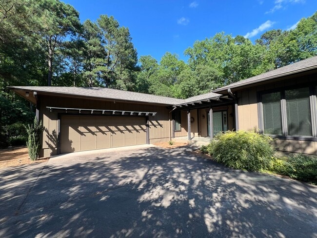 Building Photo - 3005 Hickory Tree Pl