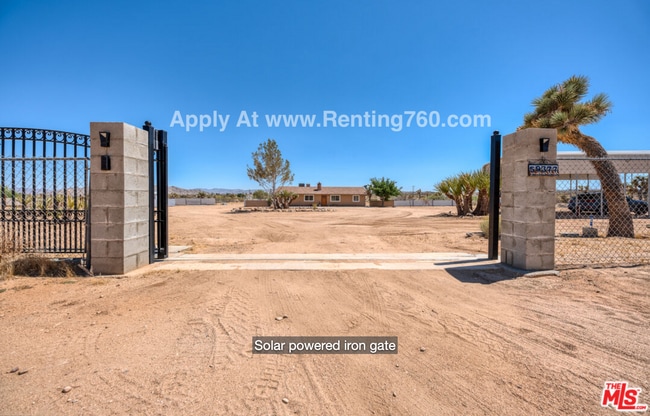 Building Photo - Updated 3 Bed 2 Bath Home on 2.5 Fenced In Acres with paid SOLAR PANELS!!