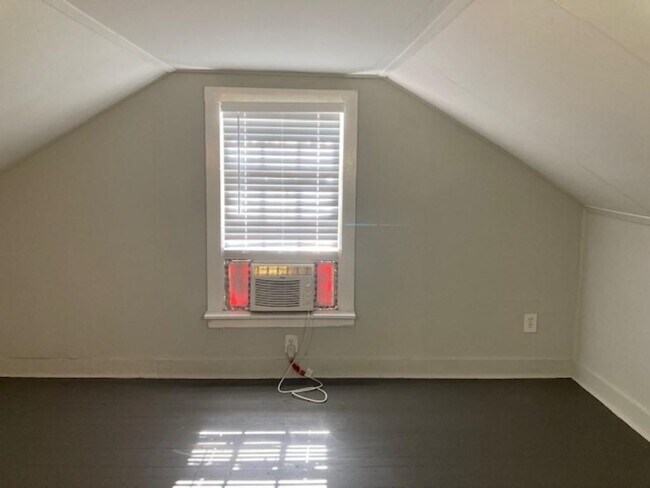 Building Photo - 3989 Spottswood Ave