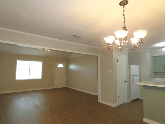 Building Photo - Beautifully Updated 2 Bedroom House on Wooded Lot