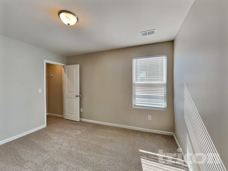 Building Photo - 119 Sorrento Dr