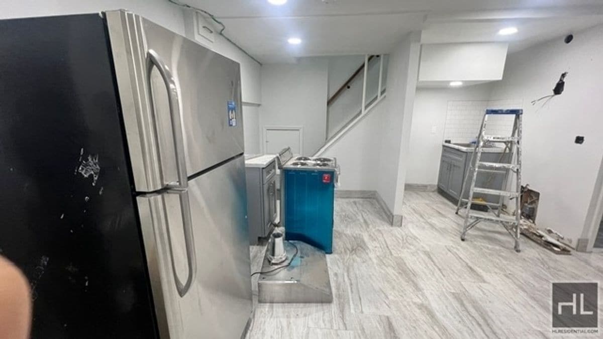 Building Photo - LINCOLN AVENUE