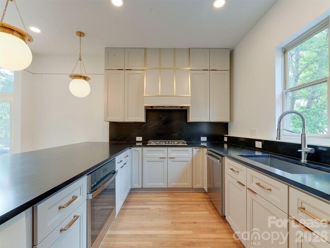 Building Photo - 1174 Park West Dr