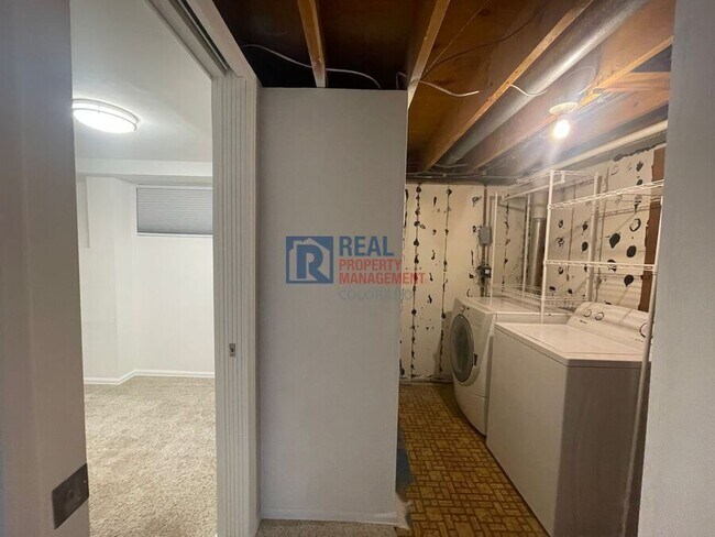 Building Photo - 1224 Cree Dr