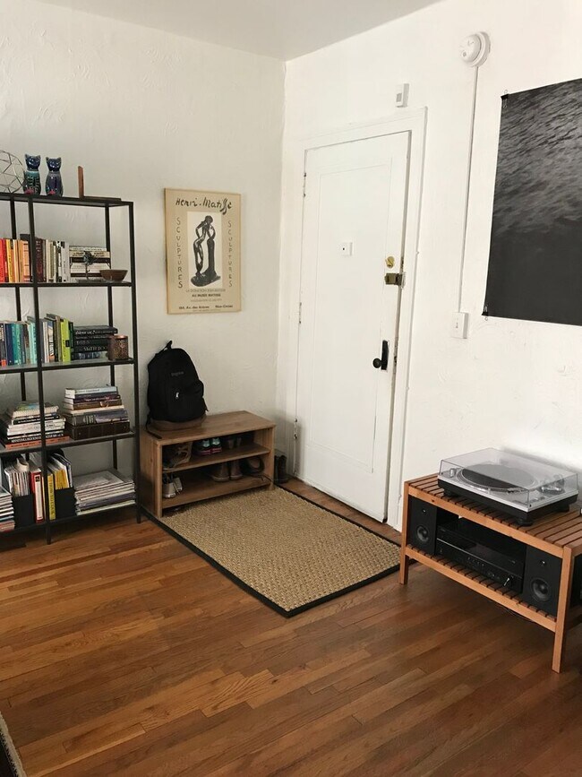 Interior Photo - Harriet Apartments - Uptown